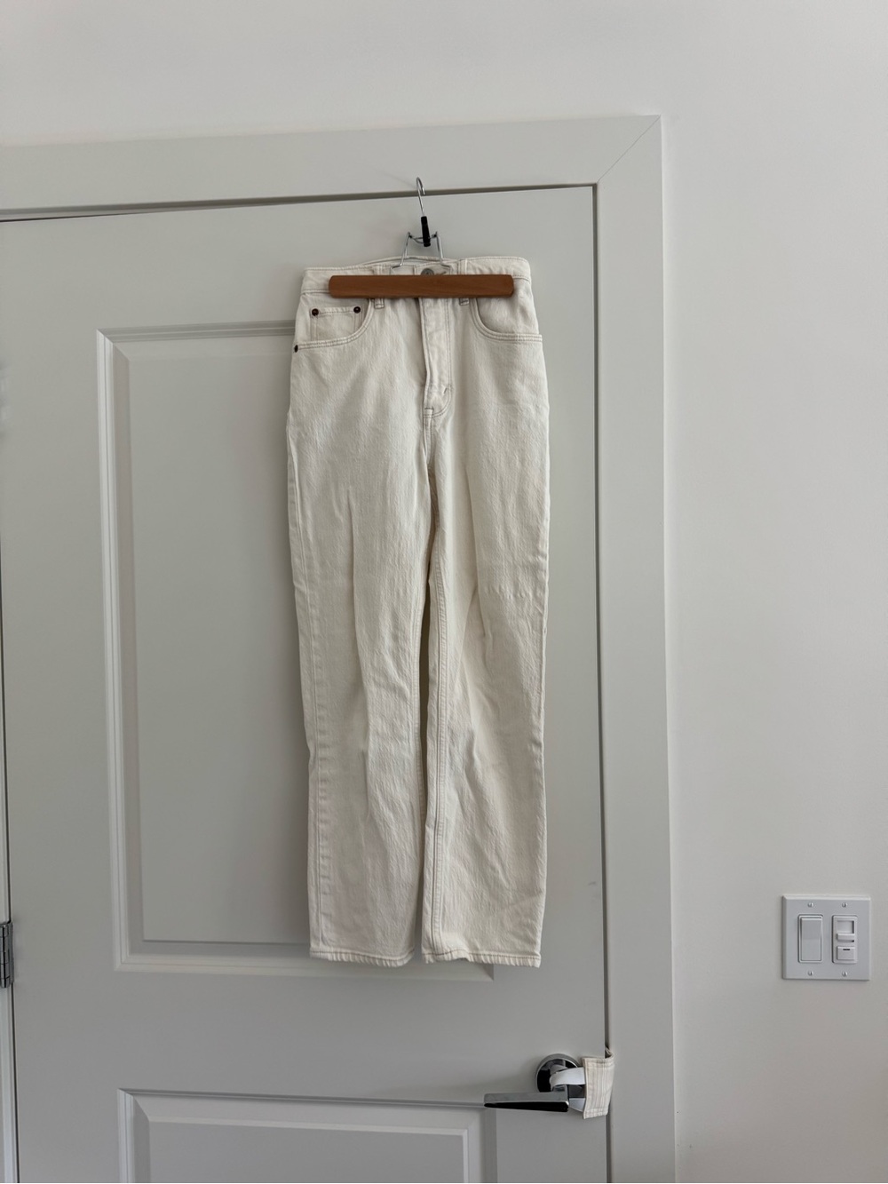 Abercrombie & Fitch Women's Straight Leg Jeans in Cream